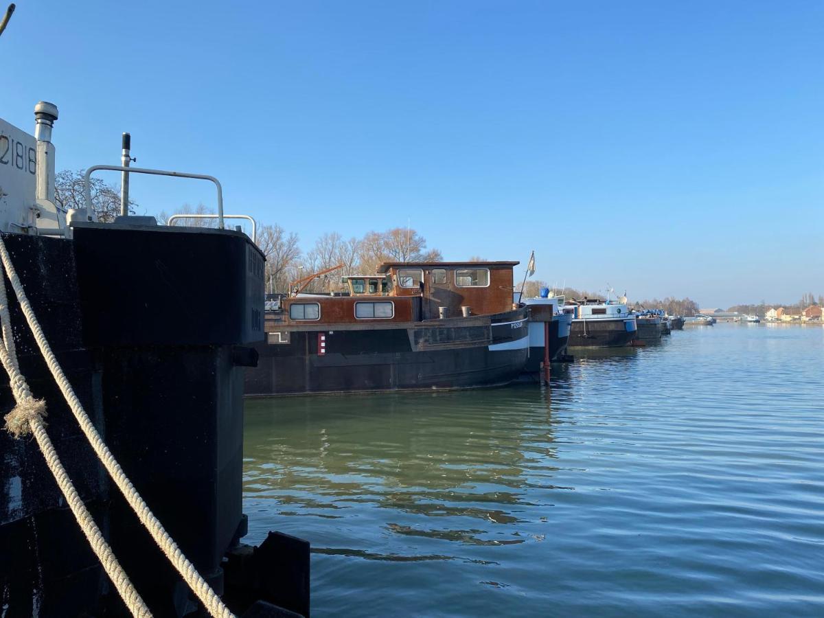 Peniche "Louise Michel" Sejournez Dans L'Appartement Du Capitaine, Offrez Vous Une Experience Inoubliable Au Fil De L'Eau Douai Eksteriør bilde